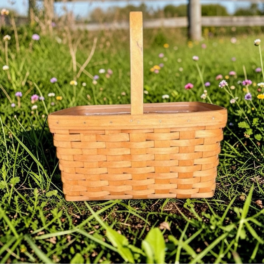 🌻Vintage Longaberger Basket with book "At Home With the Longabergers"